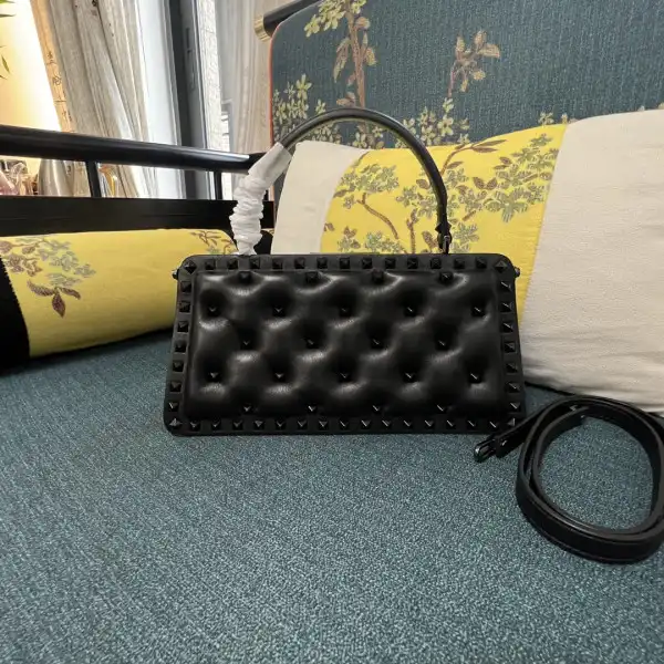 Bagsoffer VALENTINO ROCKSTUD PADDED NAPPA HANDBAG