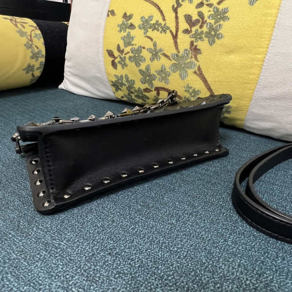 HOT SALE VALENTINO ROCKSTUD CALFSKIN CLUTCH