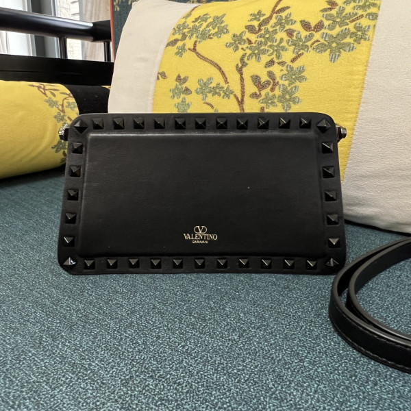 HOT SALE VALENTINO ROCKSTUD CALFSKIN CLUTCH