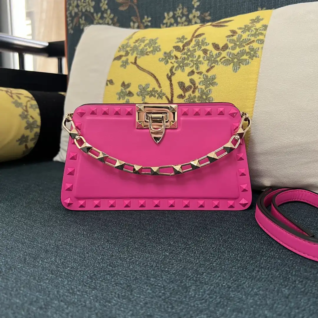 TO VALENTINO ROCKSTUD CALFSKIN CLUTCH