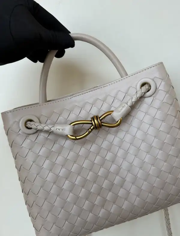 BOTTEGA VENETA SMALL ANDIAMO-25*22*10.5cm