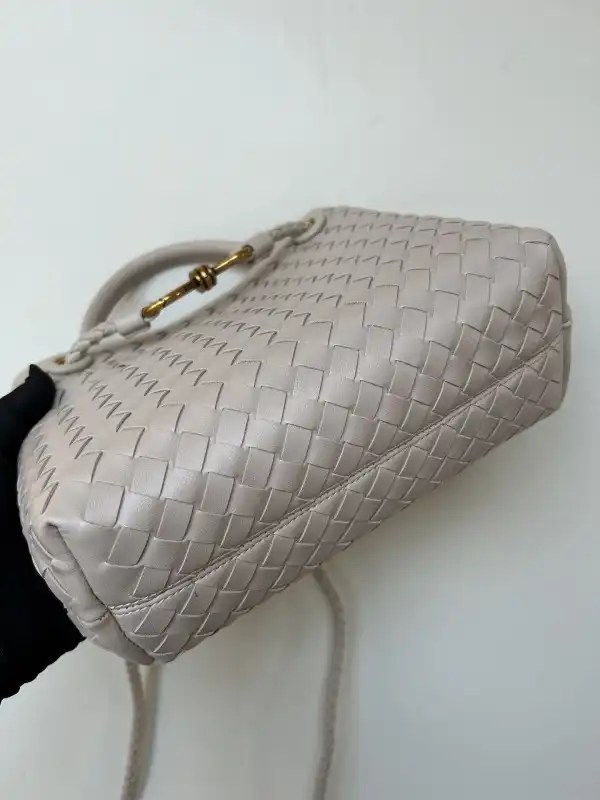 BOTTEGA VENETA SMALL ANDIAMO-25*22*10.5cm