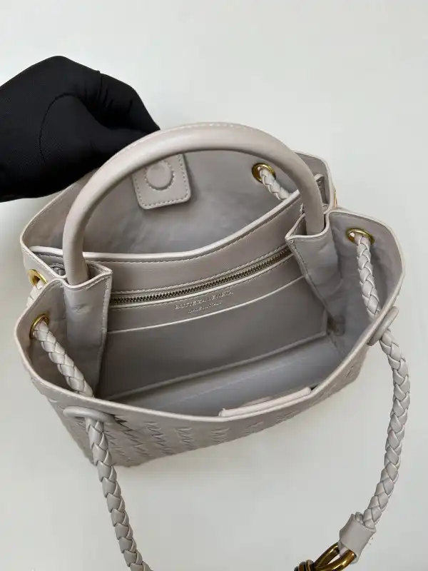 Bagsoffer BOTTEGA VENETA SMALL ANDIAMO-25*22*10.5cm