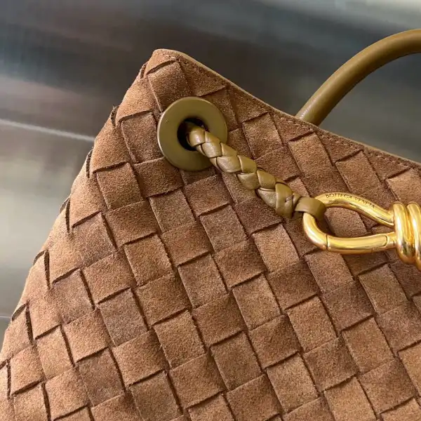 BOTTEGA VENETA SMALL ANDIAMO-25*22*10.5cm