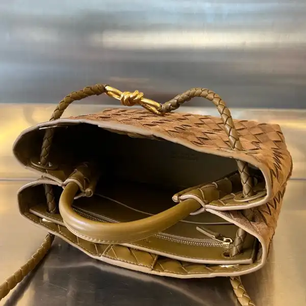 BOTTEGA VENETA SMALL ANDIAMO-25*22*10.5cm