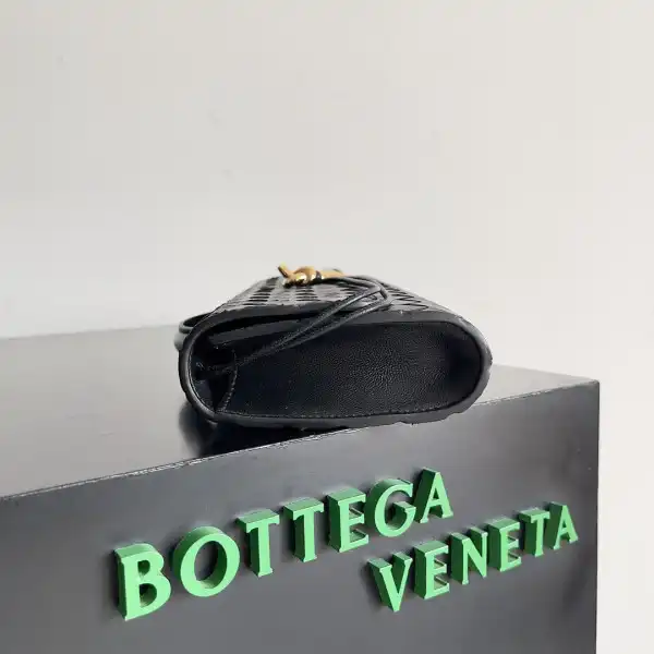 BOTTEGA VENETA Long CHANELutch Andiamo With Handle