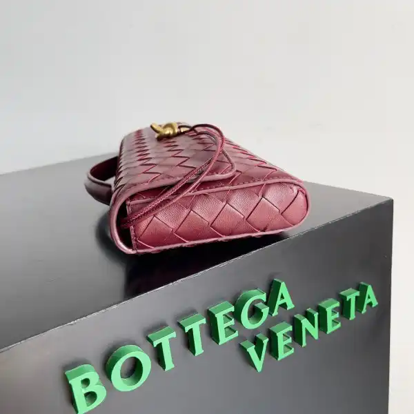 First bag ru BOTTEGA VENETA Long CHANELutch Andiamo With Handle