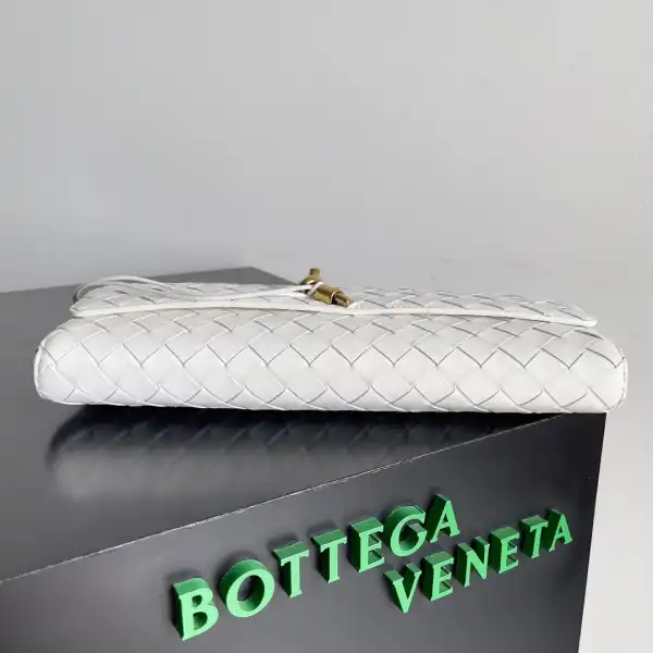 Bagsoffer yupoo BOTTEGA VENETA Long Clutch Andiamo With Handle