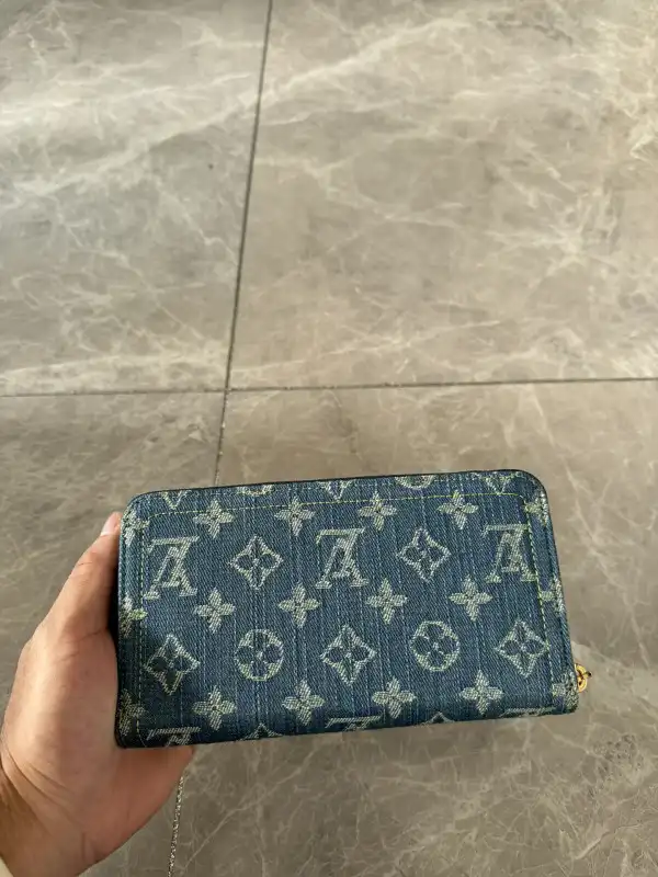 TO LOUIS VUITTON ZIPPY WALLET