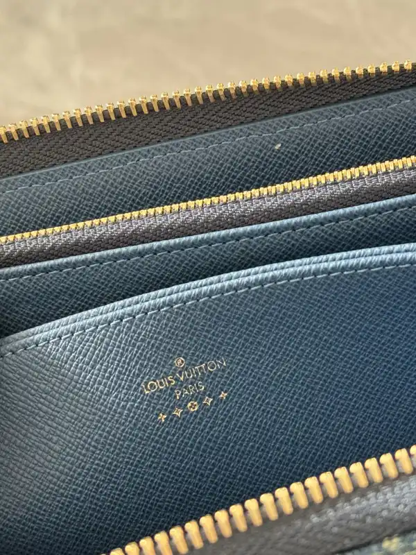 TO LOUIS VUITTON ZIPPY WALLET