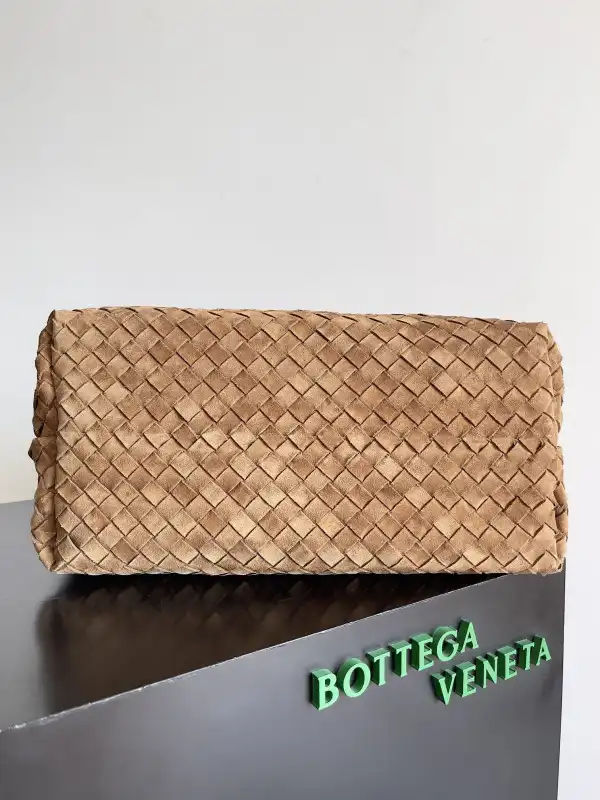 First Bag Ru BOTTEGA VENETA LARGE Andiamo