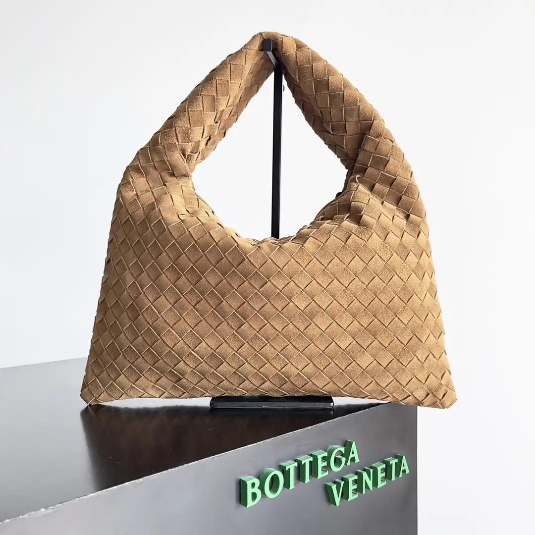 First bag ru BOTTEGA VENETA medium Hop