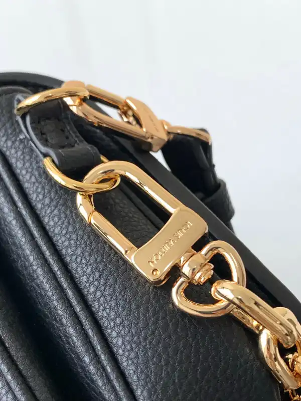 First Bag Ru LOUIS VUITTON POCHETTE METIS EAST WEST