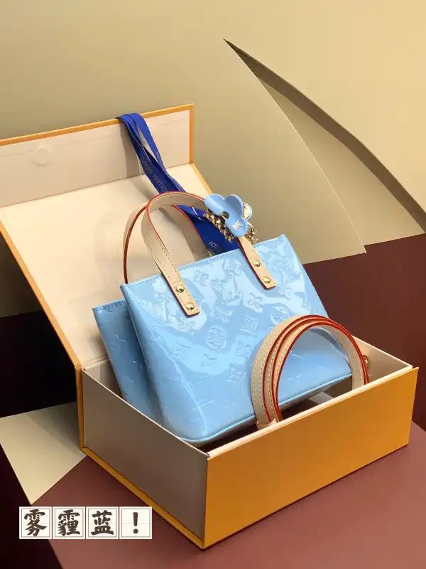 First bag ru LOUIS VUITTON Reade PM