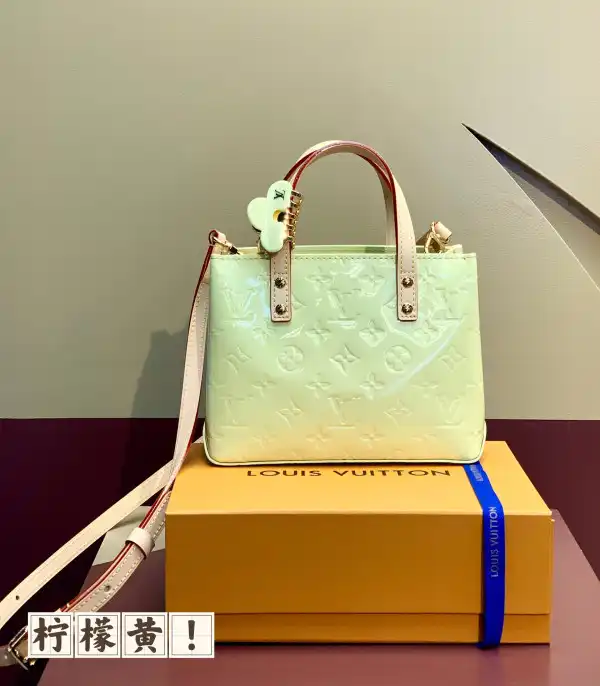 LOUIS VUITTON Reade PM