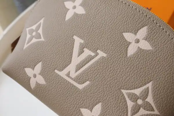 TO Louis Vuitton COSMETIC POUCH