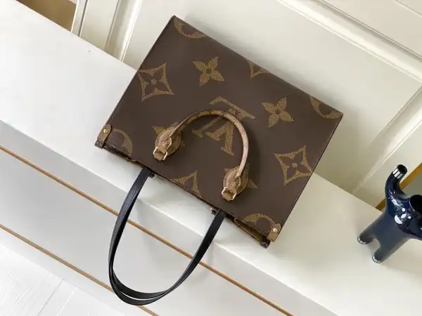 LOUIS VUITTON ONTHEGO MM