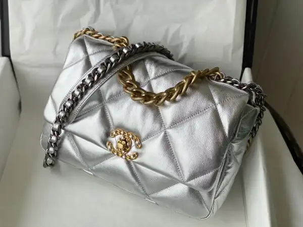 CHANEL 19 FLAP BAG