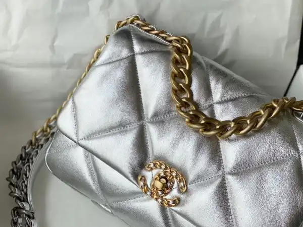 CHANEL 19 FLAP BAG