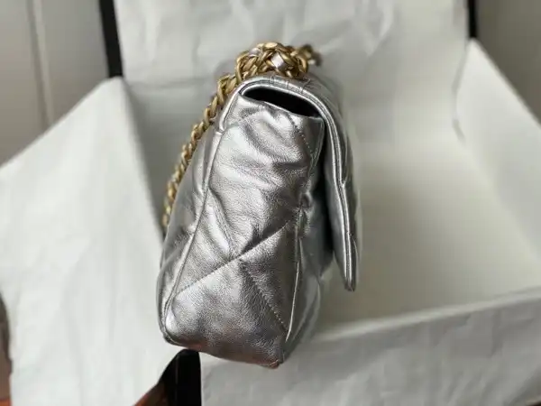 CHANEL 19 FLAP BAG