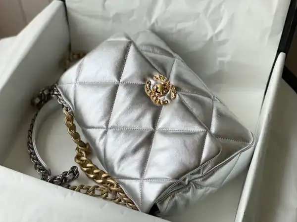 CHANEL 19 FLAP BAG