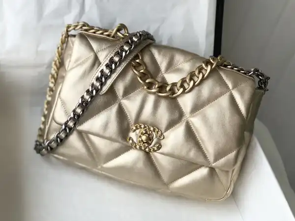 CHANEL 19 FLAP BAG