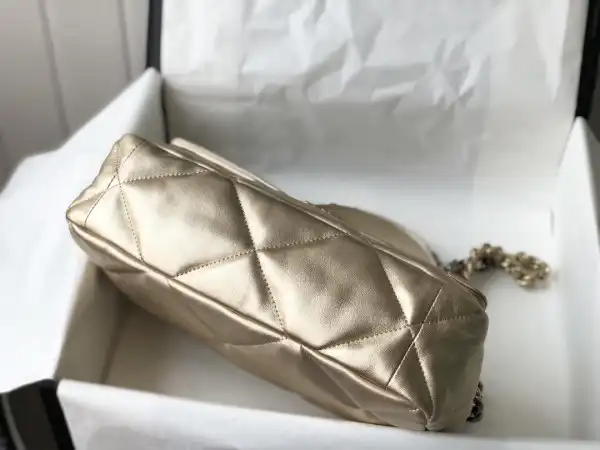 First bag ru CHANEL 19 FLAP BAG