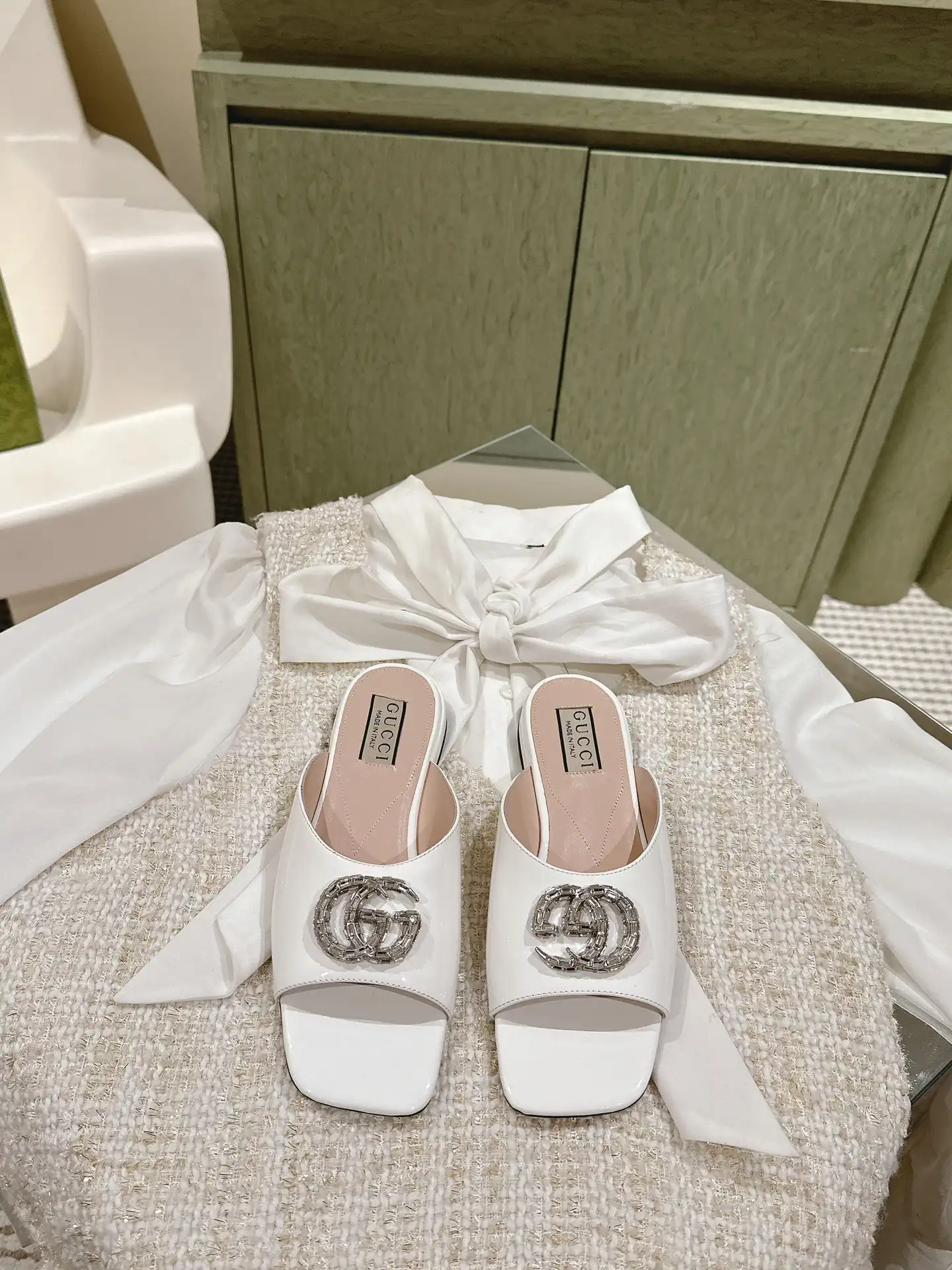 Firstbag Ru GUCCI SLIDE SANDALS