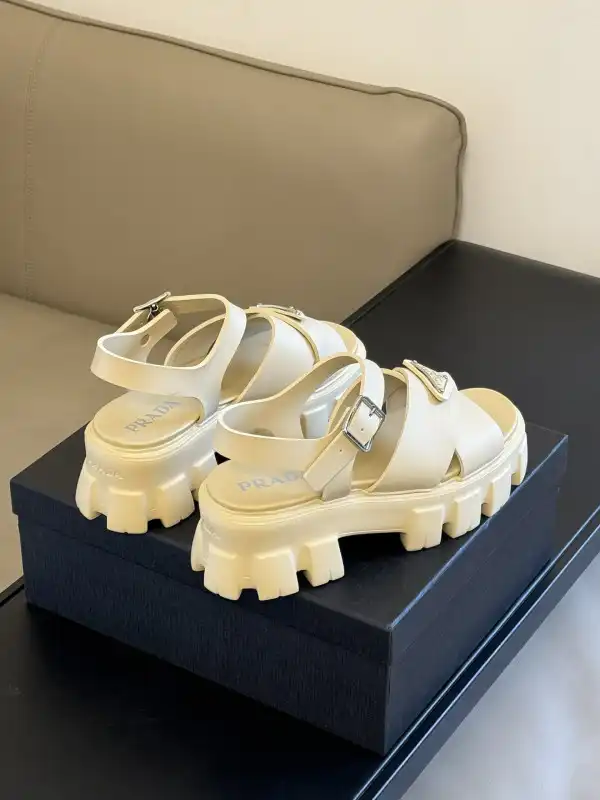 Bagsoffer PRADA sandals