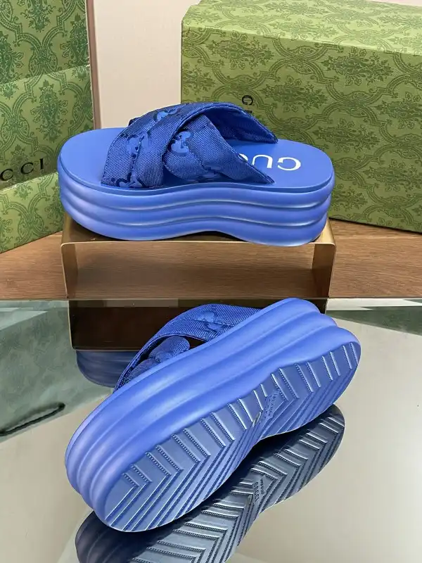 GUCCI SLIDE SANDALS