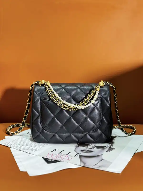 CHANEL FLAP BAG-14.5x19.5x7.5cm