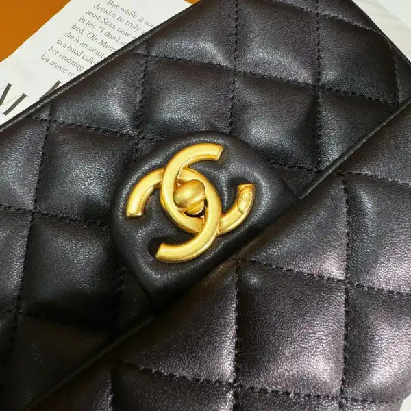 CHANEL FLAP BAG-14.5x19.5x7.5cm