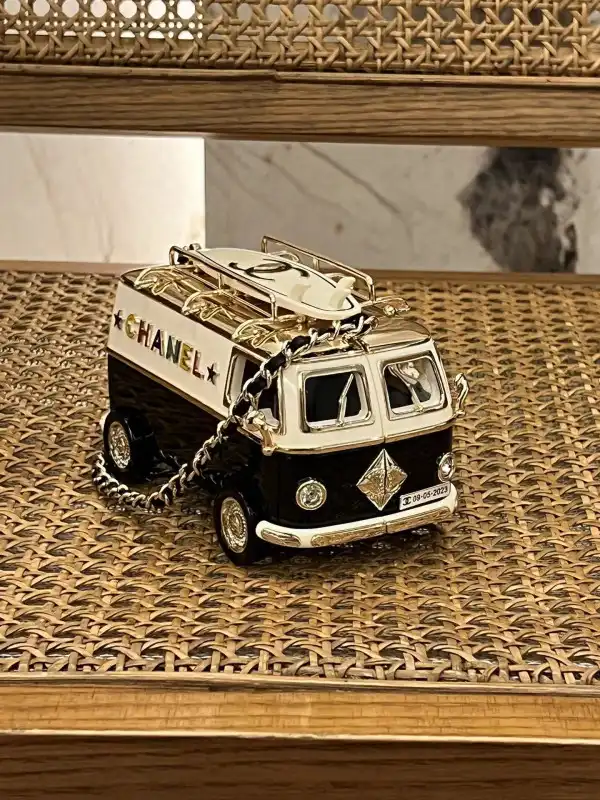 CHANEL MINI VAN MINAUDIERE