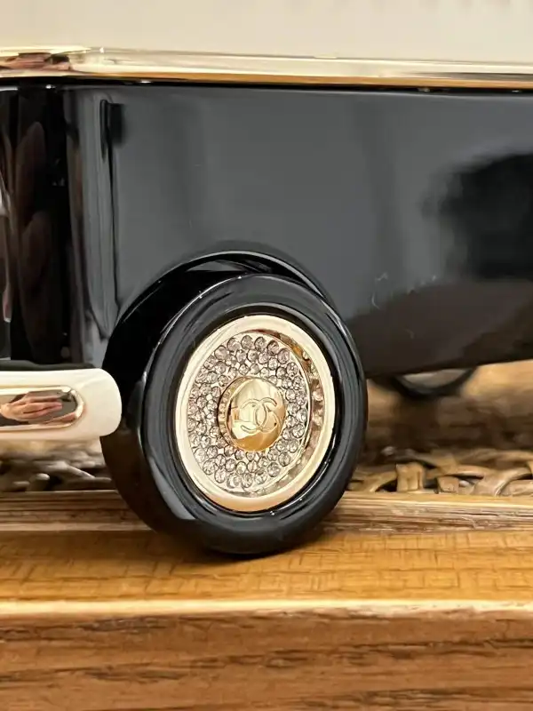 CHANEL MINI VAN MINAUDIERE