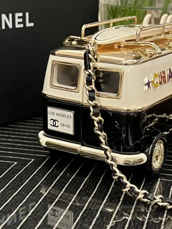 CHANEL MINI VAN MINAUDIERE