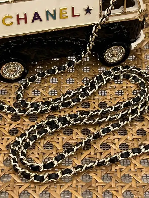 Frstbag ru CHANEL MINI VAN MINAUDIERE