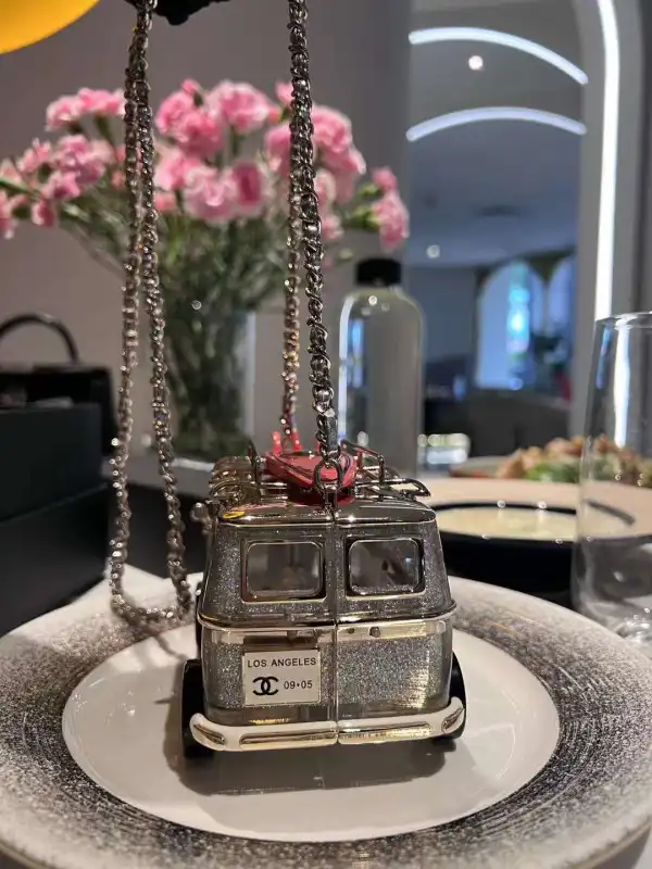 CHANEL MINI VAN MINAUDIERE