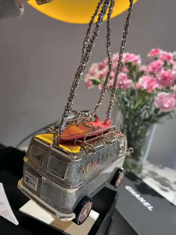 CHANEL MINI VAN MINAUDIERE