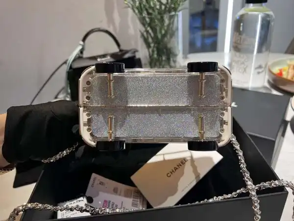 CHANEL MINI VAN MINAUDIERE