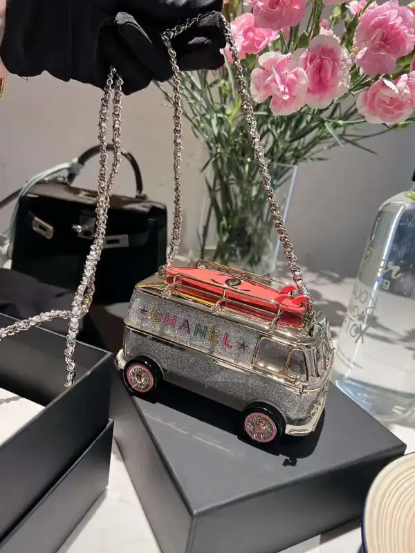 CHANEL MINI VAN MINAUDIERE