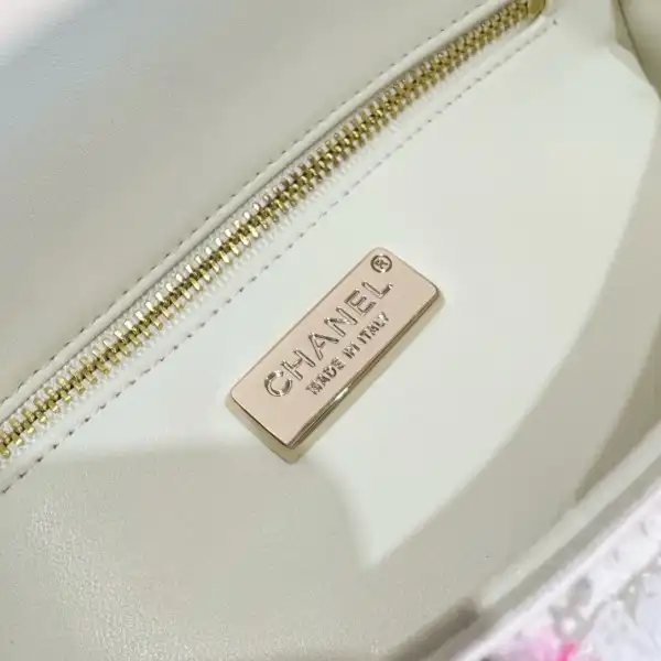 CHANEL FLAP BAG 20CM