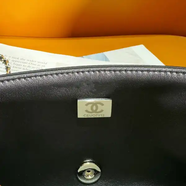 CHANEL FLAP BAG 20CM