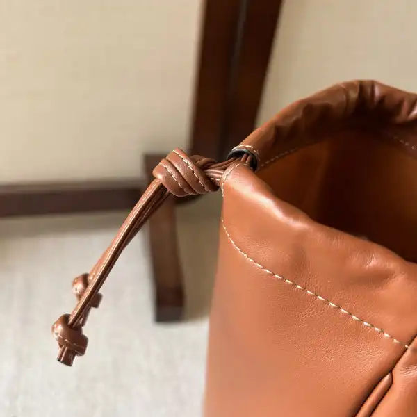 First bag ru CELIN* CABAS DRAWSTRING CUIR TRIOMPHE