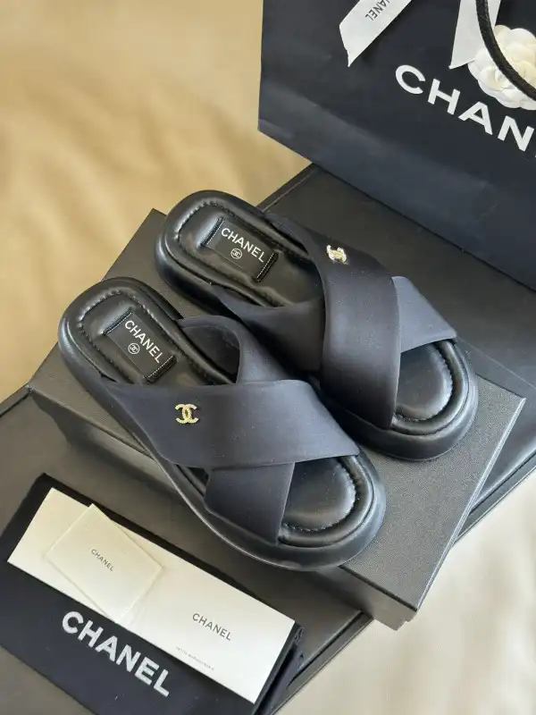 CHANEL SLIDES