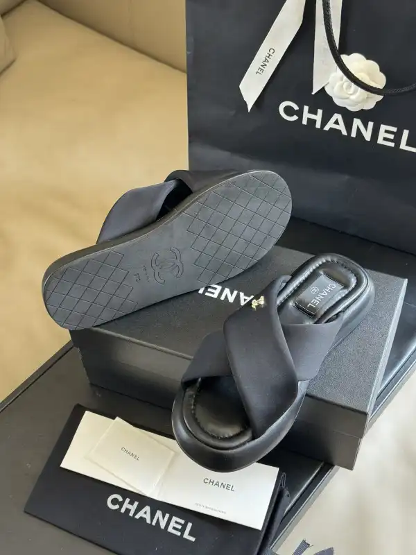 First bag ru CHANEL SLIDES