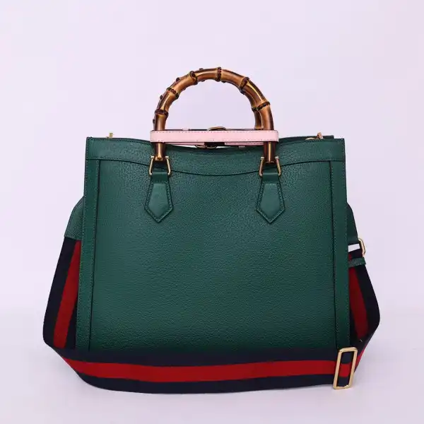 Bagsoffer Gucci Diana medium tote bag