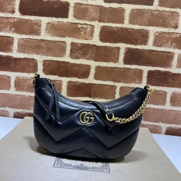 GUCCI GG Marmont half-moon-shaped small bag