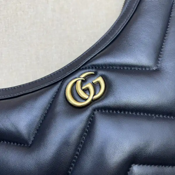 First bag ru GUCCI GG Marmont half-moon-shaped small bag