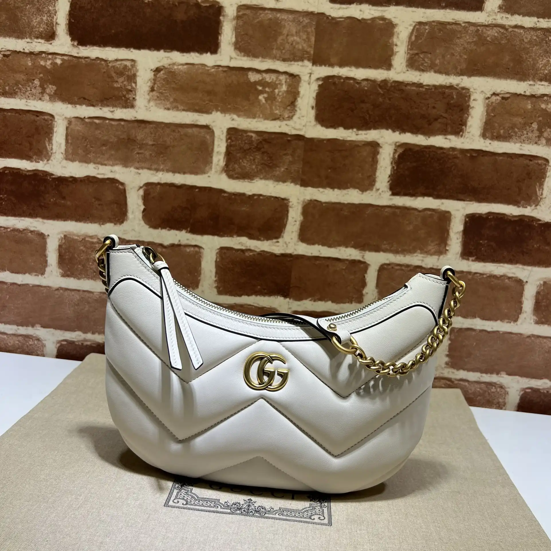 GUCCI GG Marmont half-moon-shaped small bag