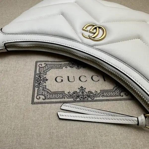 GUCCI GG Marmont half-moon-shaped small bag